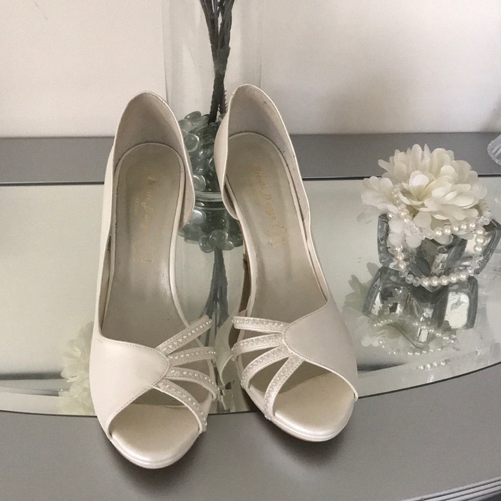 wedding shoe never worn with pearls buy in paris